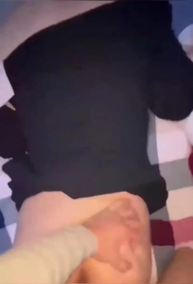 美女御姐 单身宿舍强操喝多了的美女同事虽然反应有点强烈但是被【1v+794m】