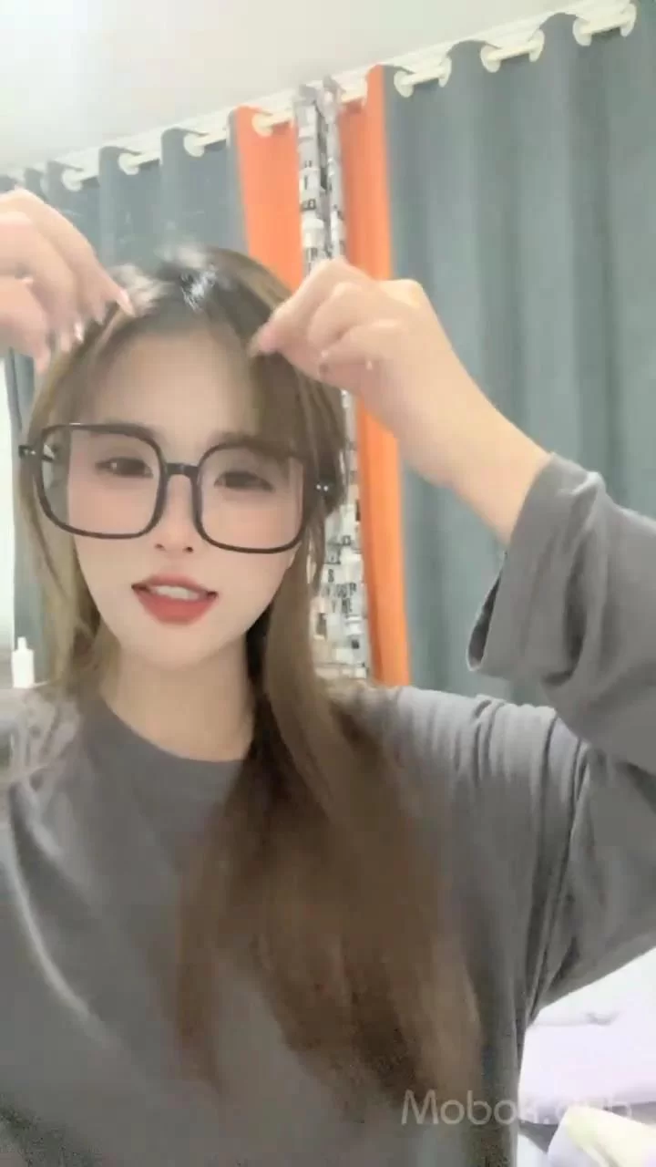 美女御姐 老牌颜值美女主播低调复出,外表清纯无比,再回归比以前更【1v+2.05g】