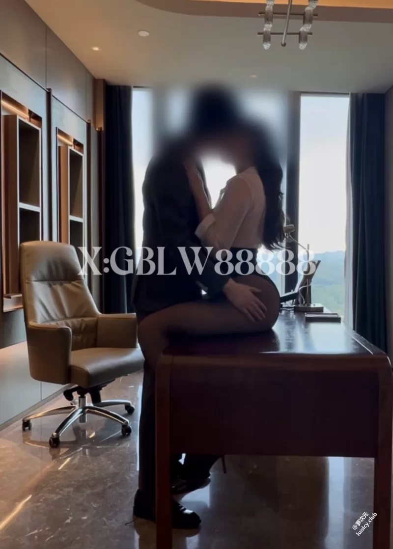 自拍 隔壁老王@GBLW88888[门槛资源] 53分钟 调教玩肏极品翘臀女神【np+nv+1.9g】