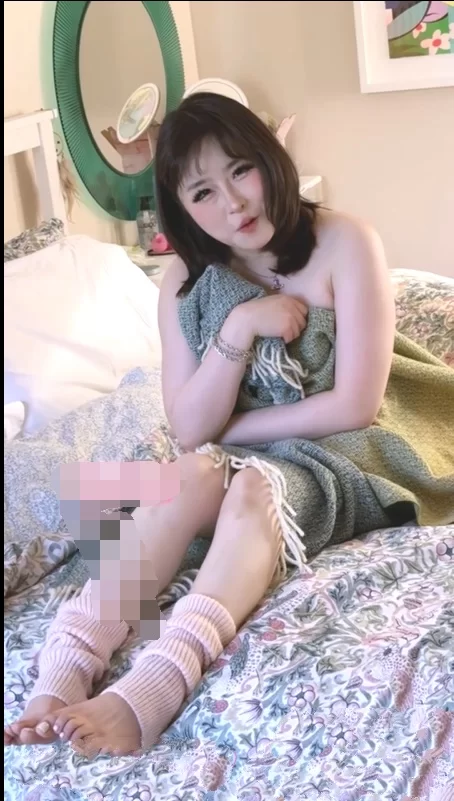 自拍 噗噗最新 粉嫩室友自慰被撞见 勾引我 被我干的各种阿黑颜【7V+2G】