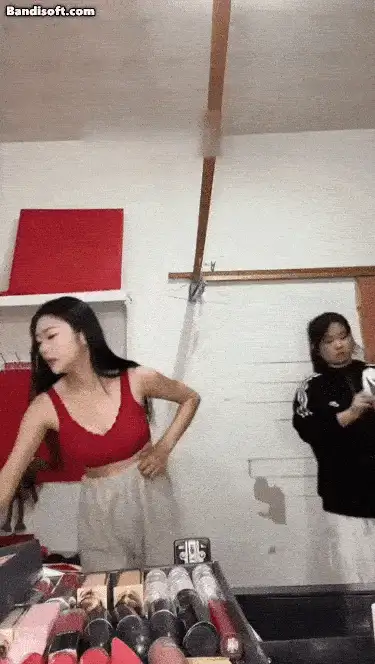 自拍 [新娘伴娘漏点]人瘦胸大的女人太极品了【8v+376m】