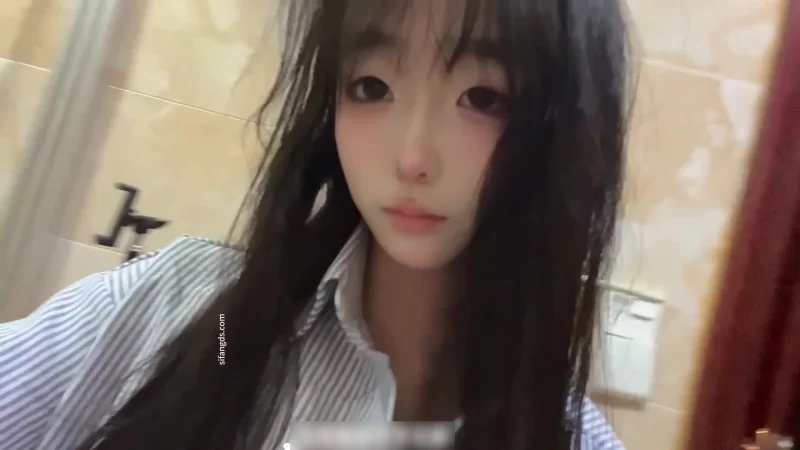 自拍 [推特 鳄鱼 呆痛绷]极品萝莉 身材完美匀称 难得露脸沐浴【1v+1.54g】