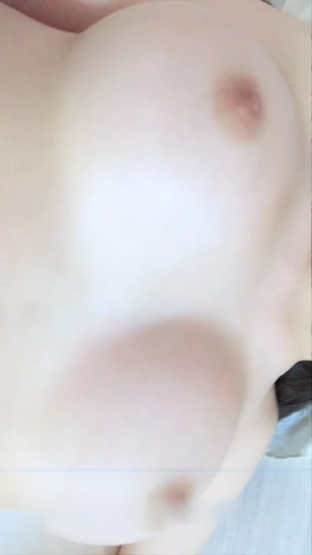 合法萝莉 我的婴儿肥还在逼逼无毛皮肤白皙大奶妹子紫薇秀01年的妹子【2V+1.59G】