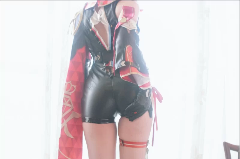 国产coser 无码私拍｜少女映画✨《崩坏：星穹铁道-托帕》私房小照【1+26m】