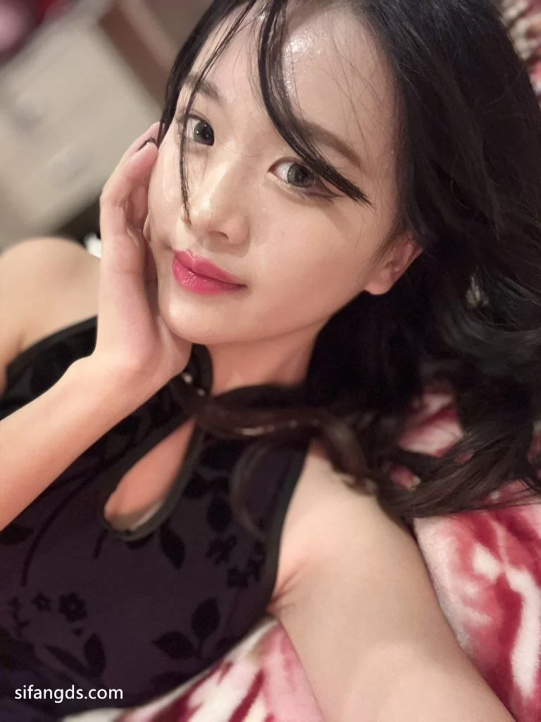 自拍 [极品泄密]重庆李启丹等11位美女露脸图影泄密【114v93p+1.2G】