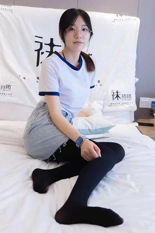 美腿/足控 袜啵啵-小甜豆-平底鞋、牛仔裙厚黑丝[140P1V-1.8G百度网盘]【140p1v+1.8G】