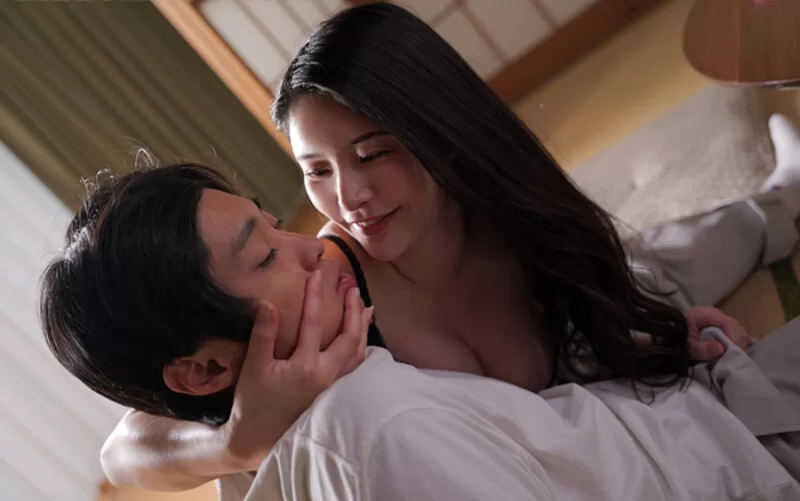 少妇熟女 汗ほとばしる人妻の圧倒的な腰振りで、僕は一度も腰を【1v+6.75G】