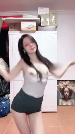 美女御姐 国产裸舞[星星碎了/无虞]跳着 就给你扳开胸罩看大奶子【7v+719m】