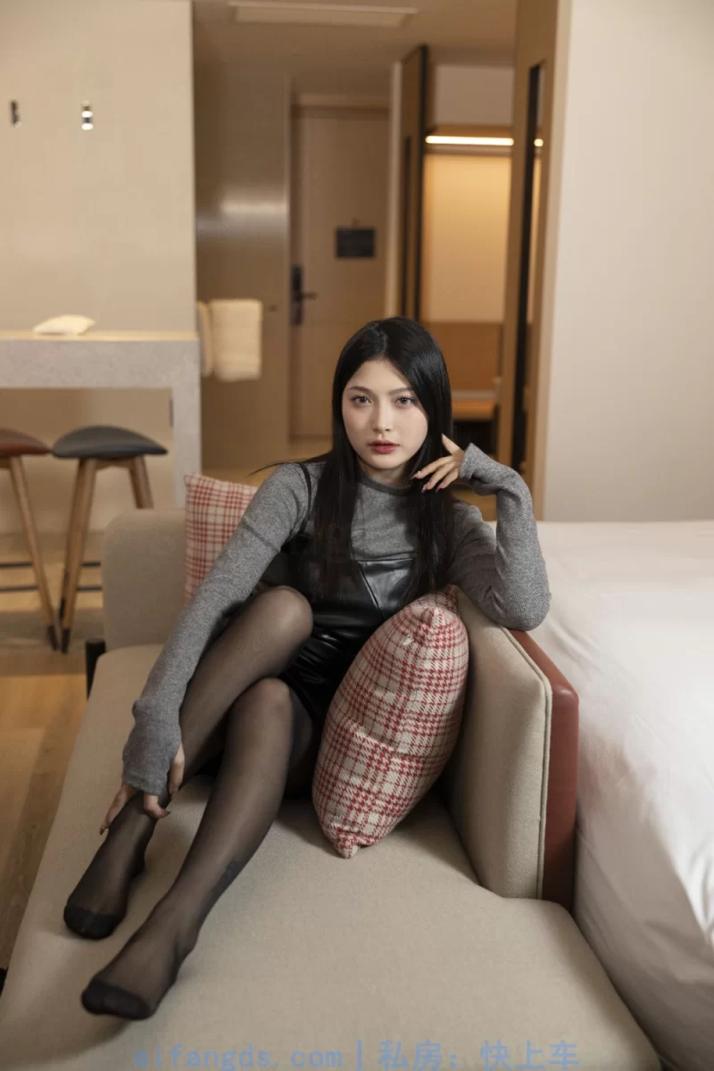 高颜值美女 重磅精品 去年曾经在抖音当过主播 诗婷(S)清纯邻家大长腿妹妹 大尺度私拍【238p+708M】