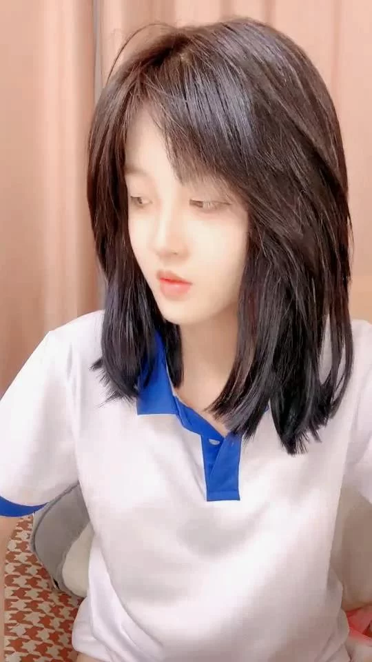 美女御姐 颜值很高的清纯美少女露脸来了大姨妈还发骚呢，跟狼友【1v+3.91g】