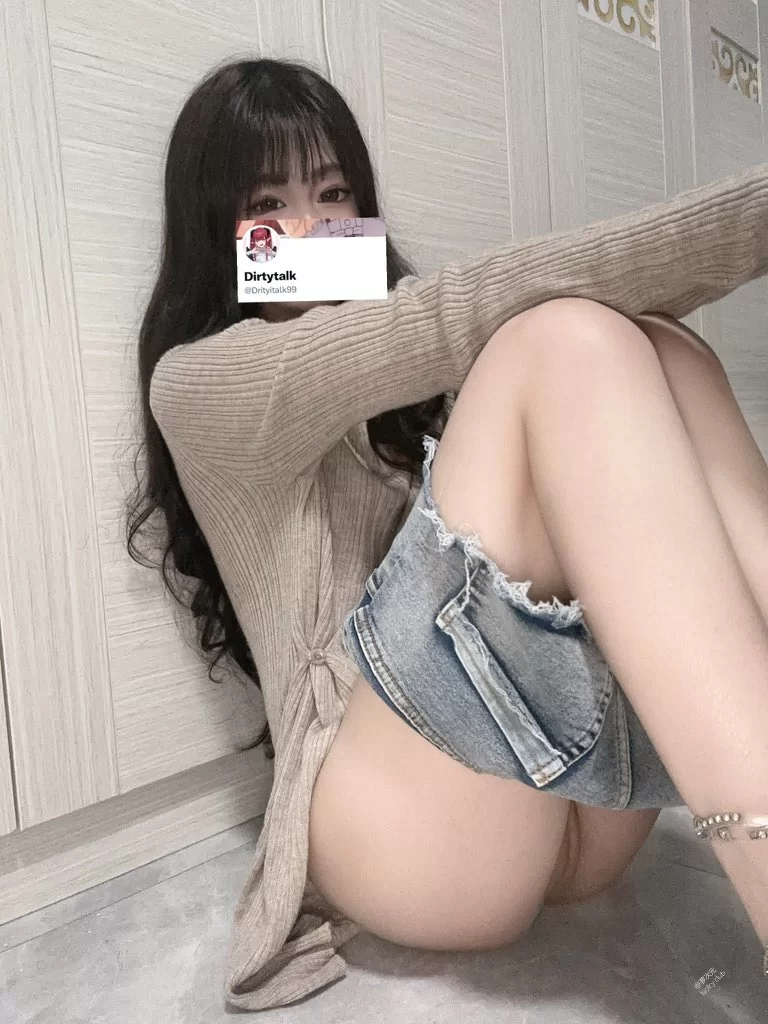 自拍 极品露脸白嫩高挑美少女drityitalk99-各种露奶子换装solo自慰【155V+134P+525m】