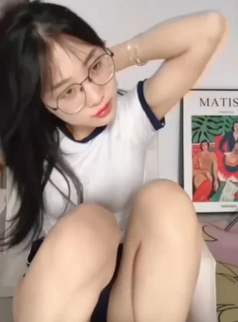 自拍 极品眼镜妹兼职一对一裸聊被录屏,各种诱惑自慰模拟足交【1V+1.28G】