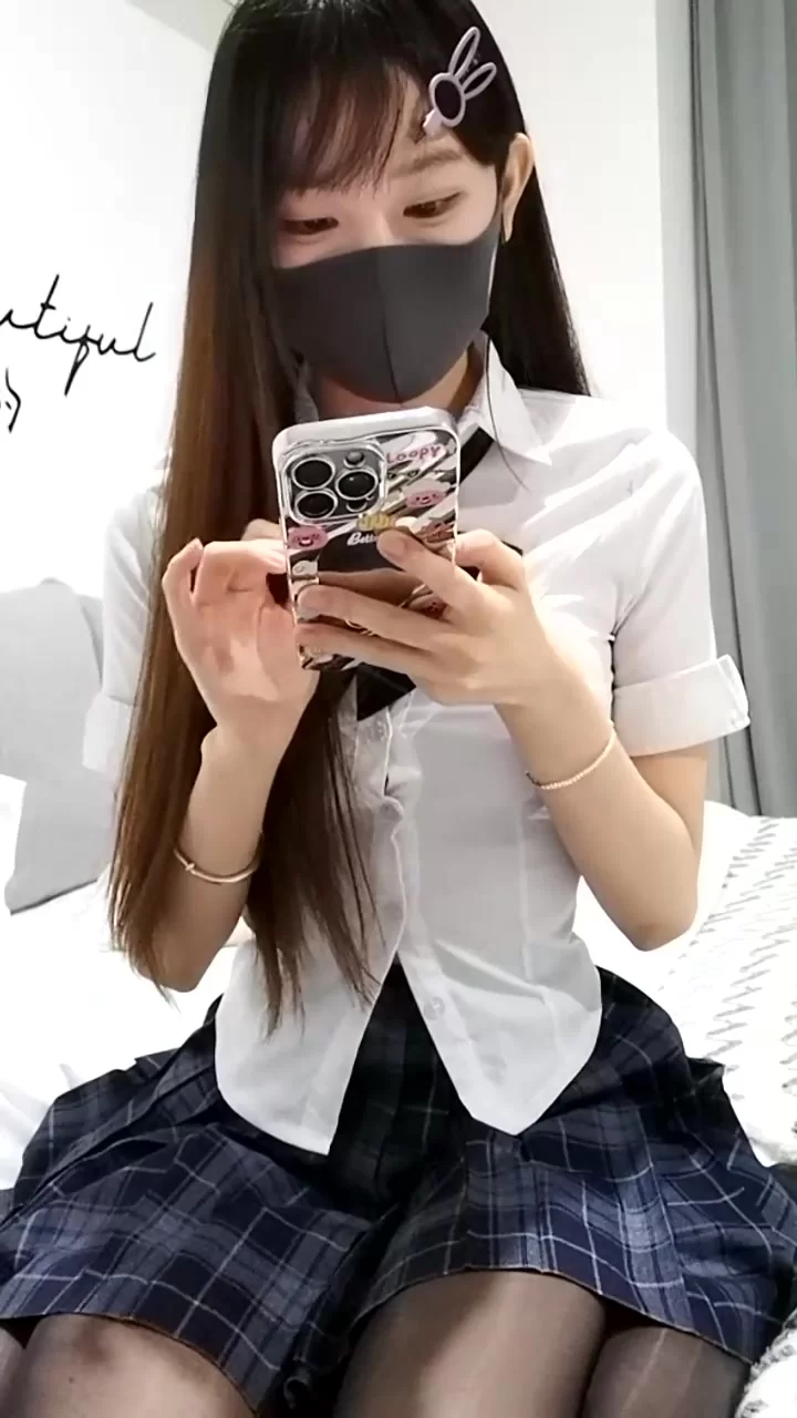 自拍 超嫩妹清纯萝莉【1+741m】
