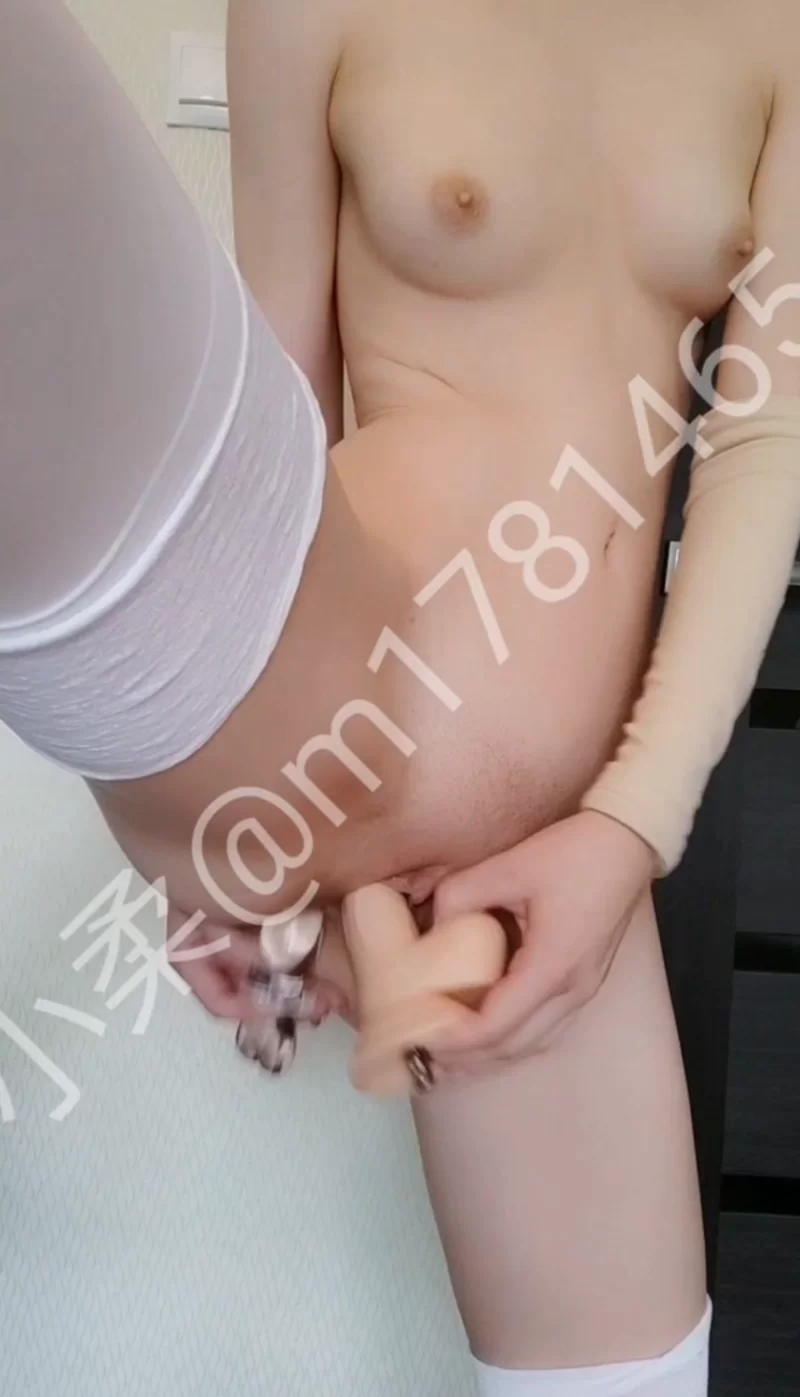 福利姬 小柔@M1781465 – 新作 33分钟 顶级双马尾白虎萝莉【5V+2.37G】