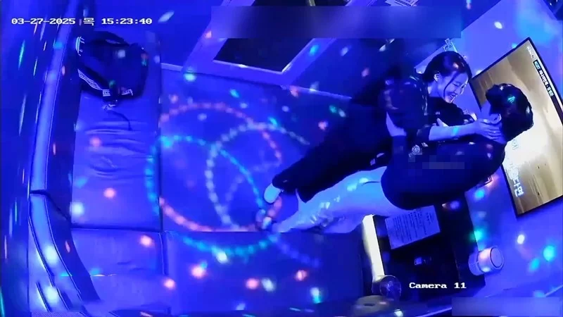 自拍 2025年大学情侣KTV非常大胆的真实做爱男友用各种姿势肏她【1V+1570M】