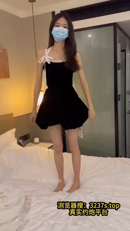 自拍 极品少女完美身材修长的大长腿 浓黑的逼毛 1V-207M【1V+207M】