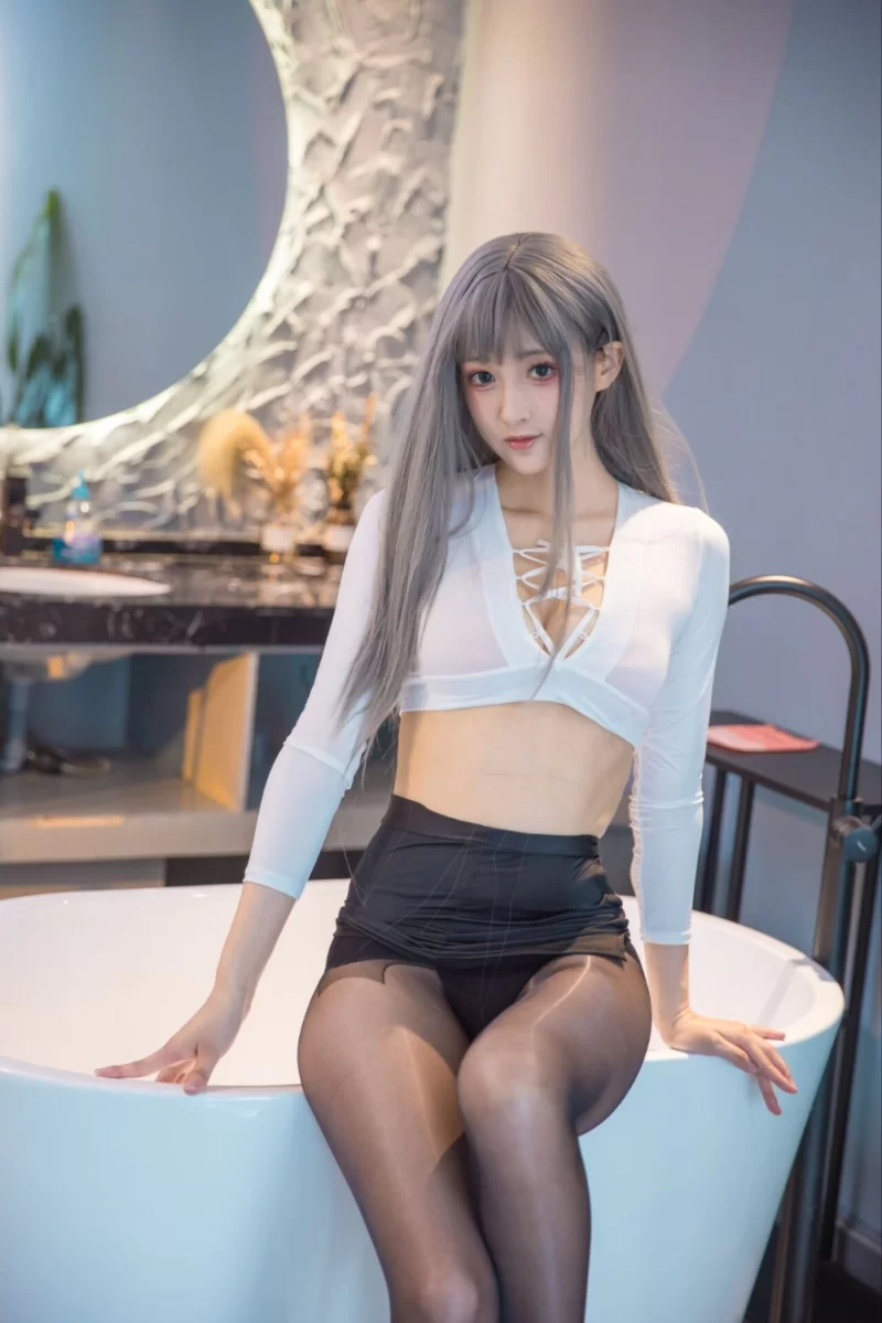 国产coser 冬马路纱－浴缸湿身黑丝 [23P-424MB]【23P+424M】