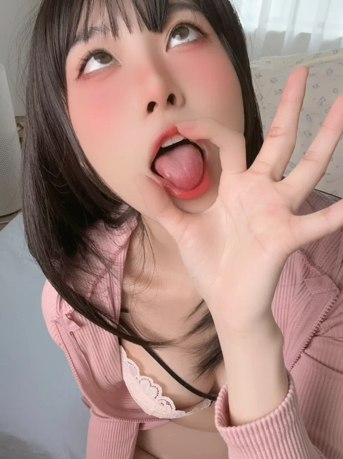 福利姬 布丁大法_2月 约会日 [32P+6V]【32P+6V+500m】