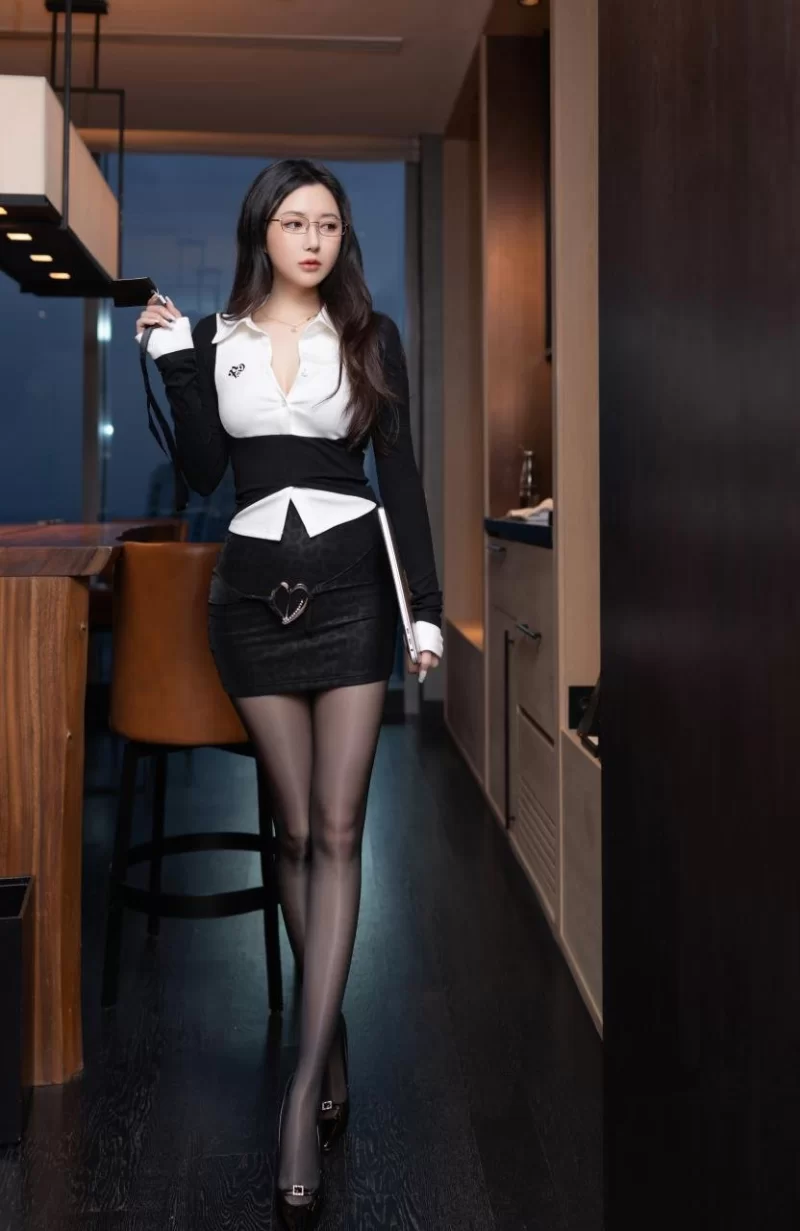 高颜值美女 秀人网 鱼子酱✨最新上架作品剧情写真（丢失的学生证）【120P+1.58G】