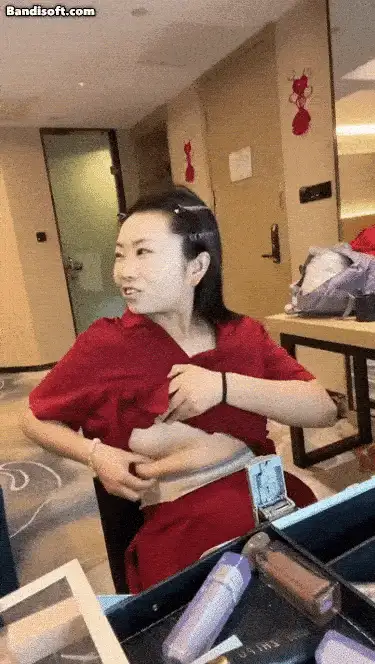 自拍 [新娘伴娘漏点]人瘦胸大的女人太极品了【8v+376m】