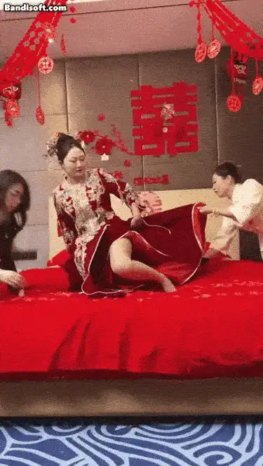 自拍 [新娘伴娘漏点]人瘦胸大的女人太极品了【8v+376m】