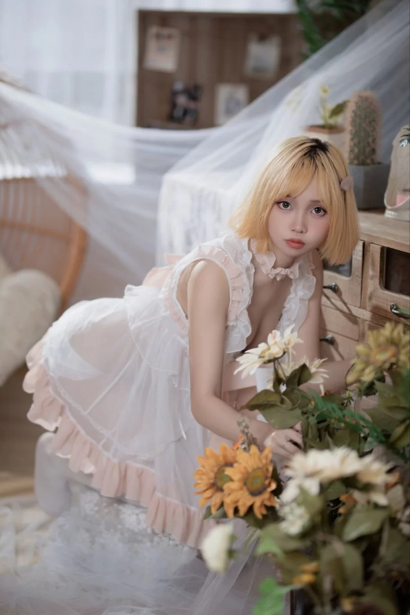 国产coser 洛桑w伊梓 暖冬日记 [32P 208MB]【32P+208M】