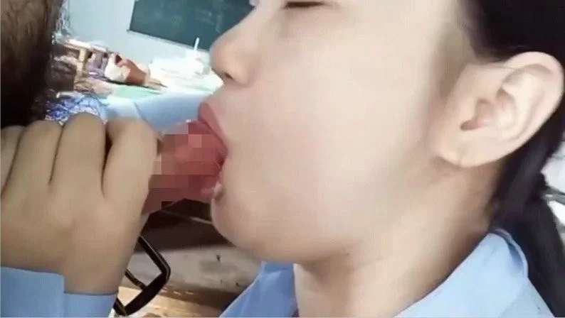 女大学生 █魔手☛外购█经典（学生情侣野战门、教室门）【7V+369M】