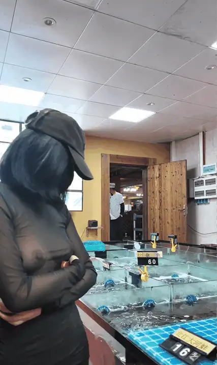 自拍 超大胆御姐cikaimoon-直接在点餐沙滩商场各种地方全裸露出【16V+8.82G】