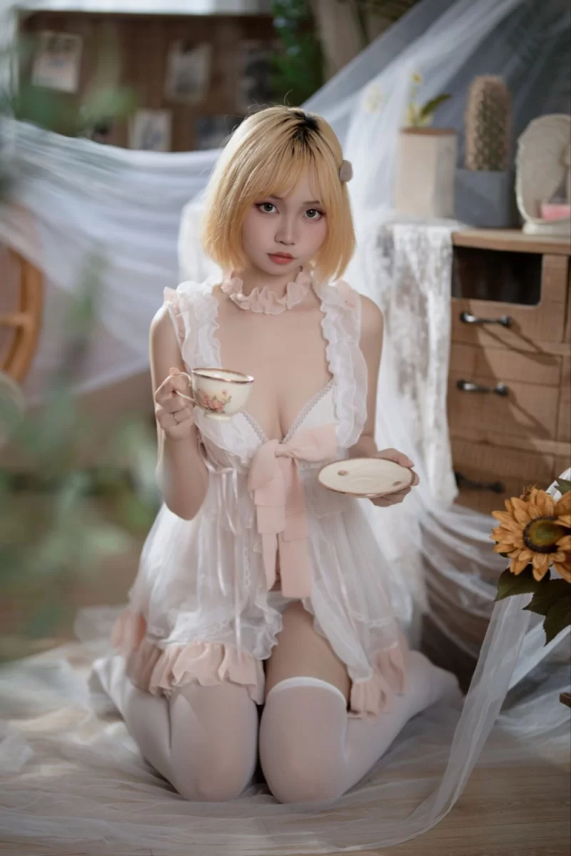 国产coser 洛桑w伊梓 暖冬日记 [32P 208MB]【32P+208M】