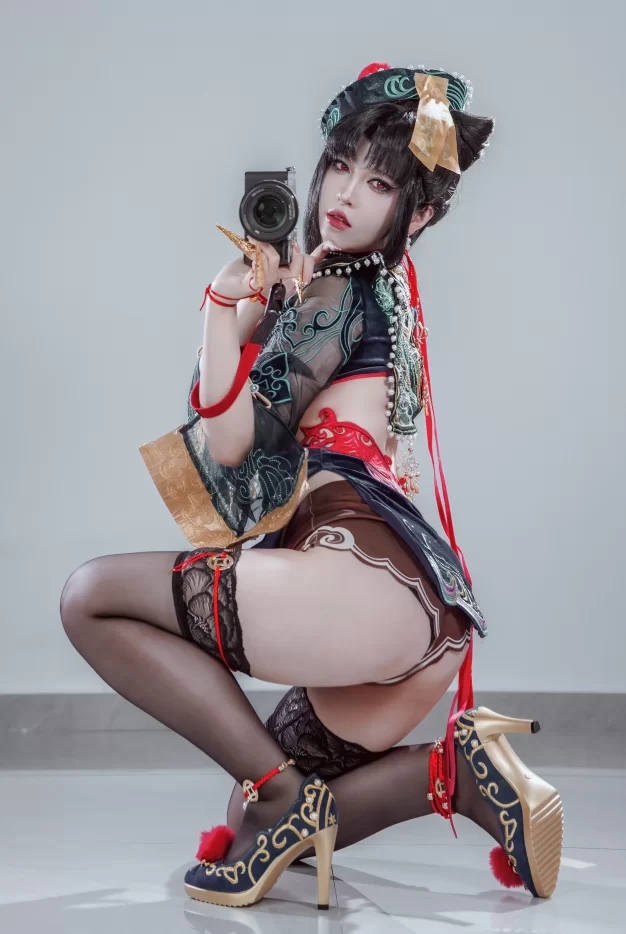 福利姬 半半子_玉玲珑 僵尸娘 [24P+2V]【24P+2V+350m】