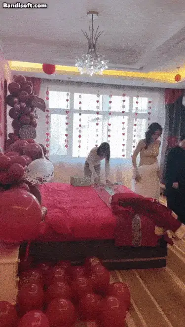 自拍 [新娘伴娘漏点]人瘦胸大的女人太极品了【8v+376m】