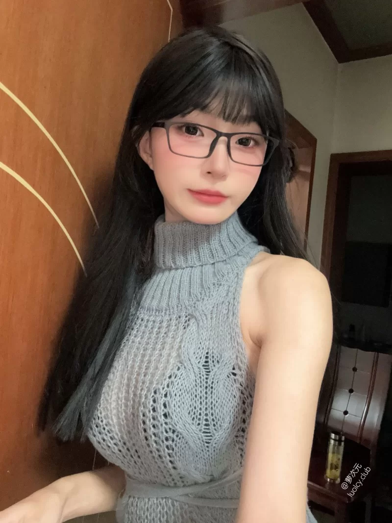 自拍 超美脸点同款，在宿舍床上用大鸡巴操的白浆直流，白虎【5v171p+990M】