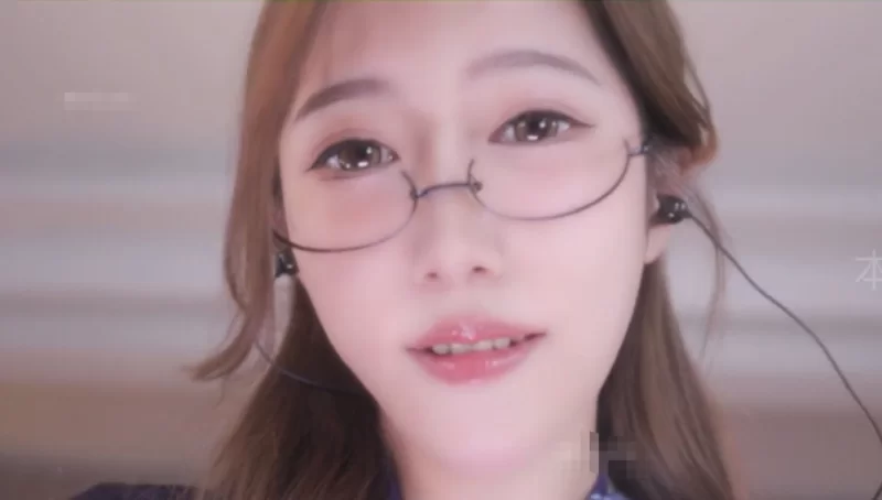 ASMR 斗鱼ASMR超美主播[小一熟了]贴脸+骑乘视角【2V+57M】