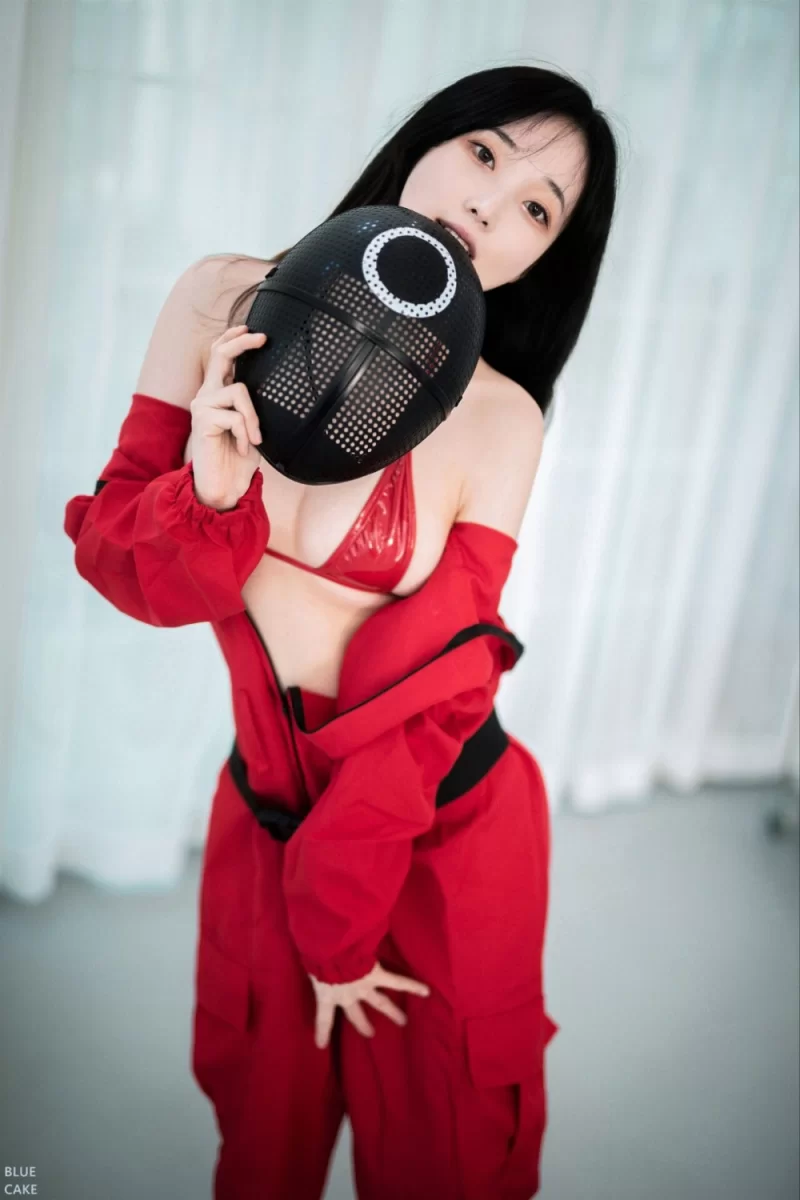 日韩coser BLUECAKE －Bambi – Play Game[81P-134.73MB]【81P+134M】