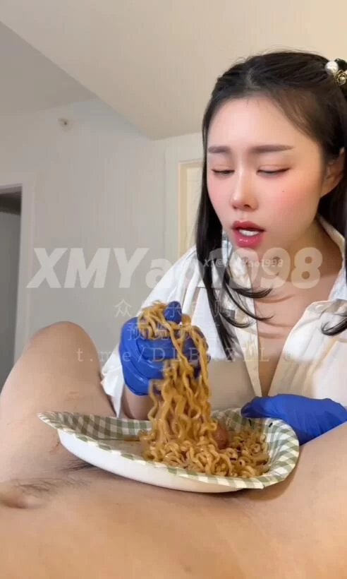 自拍 「汐梦瑶」双倍辣火鸡面拌鸡巴，把酱料裹在龟头上，蘸【1V+1.16G】