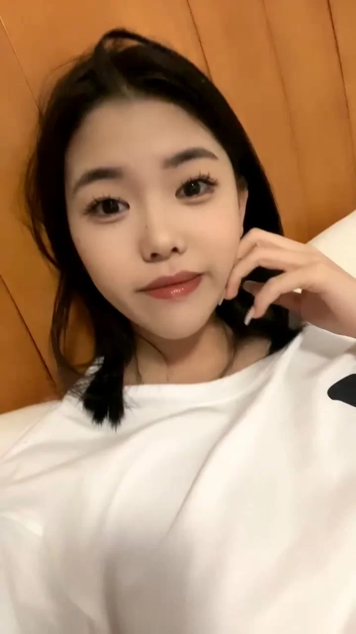 美女御姐 清纯天花板女神！尺度突破自我[大美]娇俏可人 芳龄23【1v+676m】