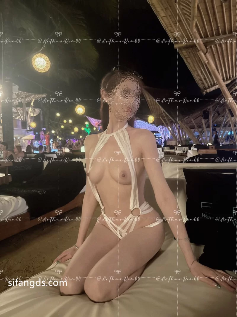 自拍 RenXing – 白富美女神户外大胆人前露出挑战【158P23V+283MB】