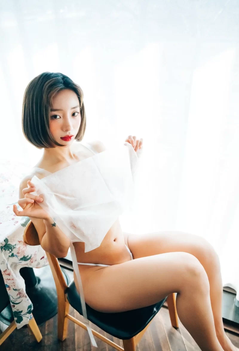 日韩coser Booty Queen写真合集【npv+130g+】