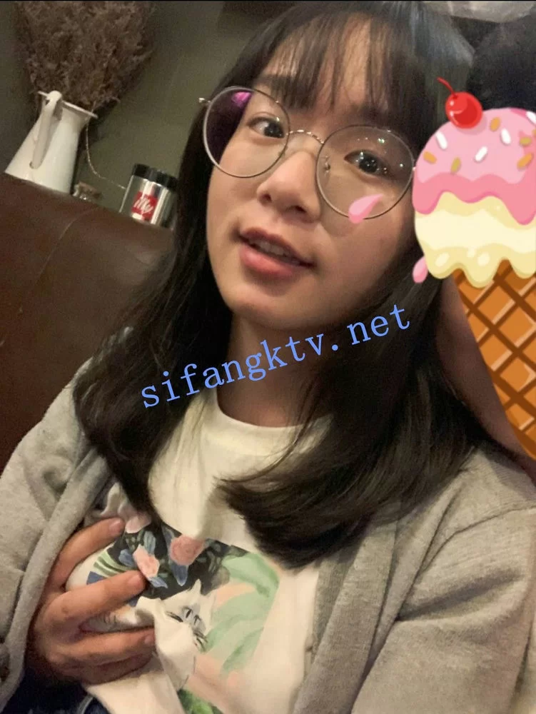女大学生 98年极品清纯大四女生情侣流出反差婊【155P+3V+109M】