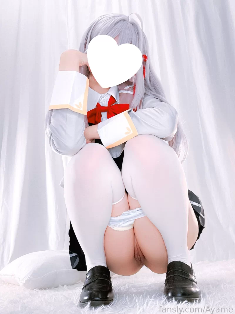 国产coser 白嫩美足妹COS《艾莉同学》+《喜多川海梦》，直接开导【1+16M】