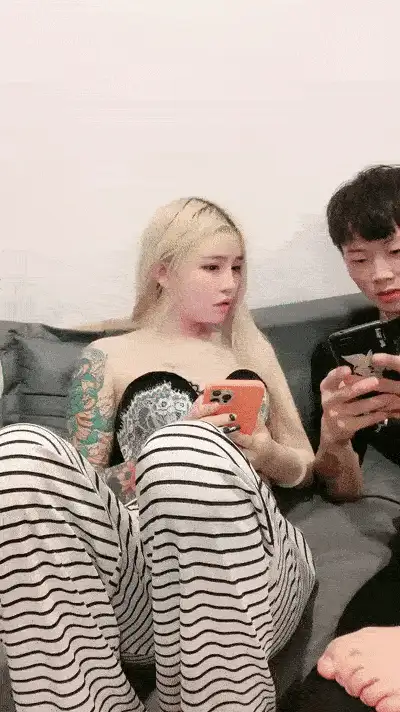 美女御姐 金发美女！漂亮纹身小姐姐！无毛粉穴求操，女仆装情趣【2+2437MB】
