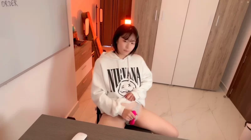 高颜值 OnlyFans网红博主OBOKOZU[性感 , 美女 , 母狗 , 骚逼]【1+970m】