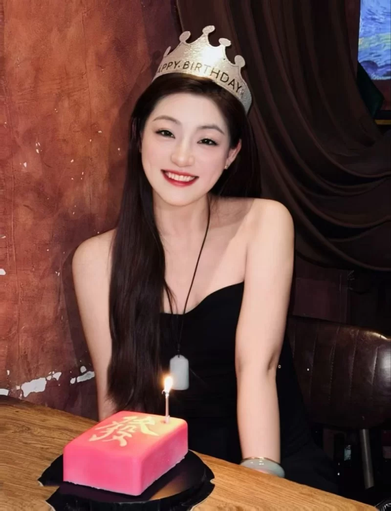 自拍 2025年6月-23岁白富美小姐姐身材好蜜桃臀美穴被狂草好几次【3V+540M】