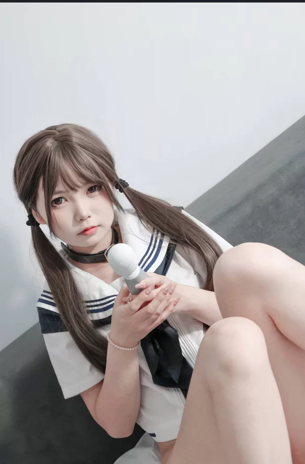 福利姬 素人渔夫｜私人定制▸捕获无辜小狗眼水手服少女SM捆绑中【1+26m】