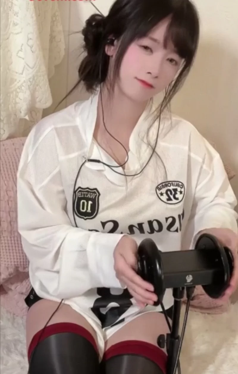 ASMR ASMR[缇雅99]让姐姐玩弄你的耳道吧+趴在你身边的呢喃【2V+77M】