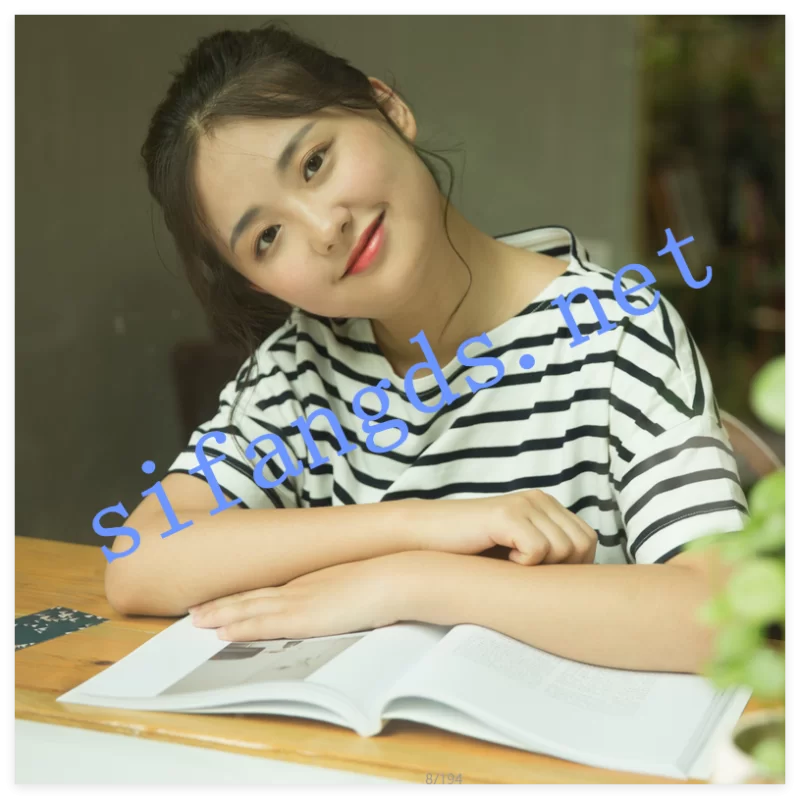 国产模特 极品文艺系女大学生[马文巧]原版毕业写真私拍 / 露葡萄【880P+1.48G】