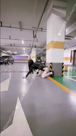 美女御姐 小雨绵绵&苏幸-美少女与御姐各种车库和马路上全裸露牵着.【1+5.94g】
