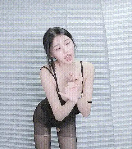 直播 ❤️韩国18岁嫩妹BJ[chundongtv]粉丝房擦边意外走光露点【22v+9.3g】