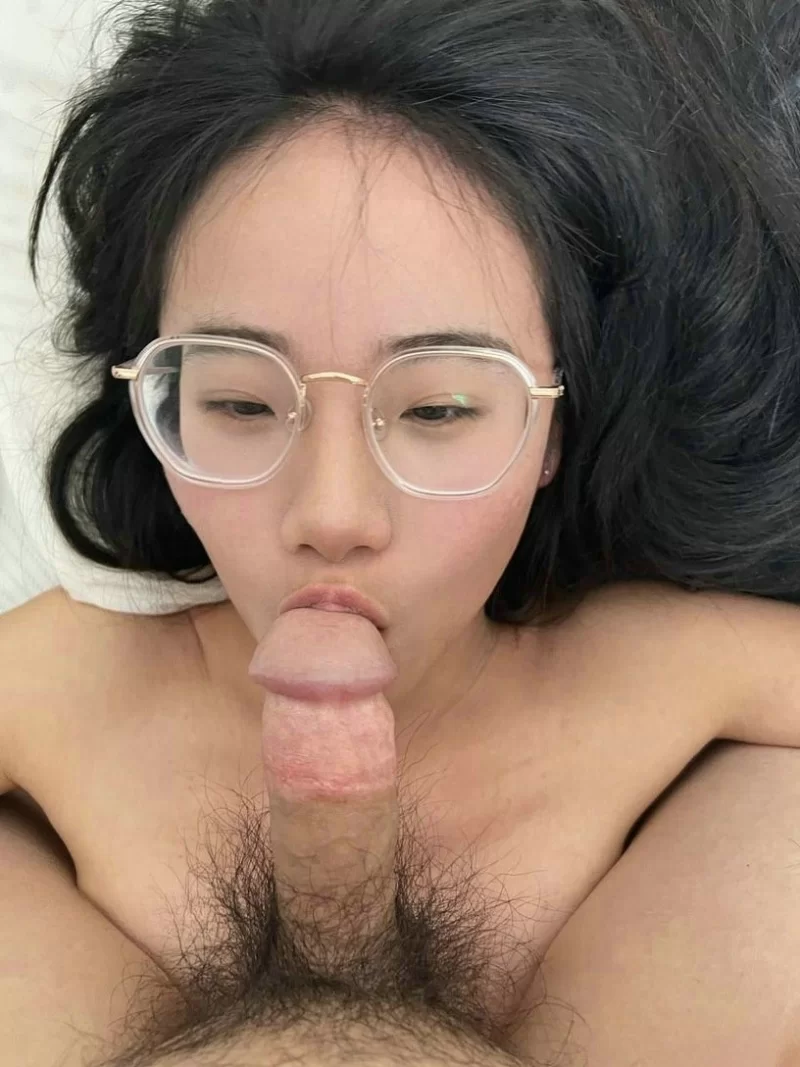 熟女少妇 极品眼镜反差婊人妻少妇马老师与老公性爱视图【8P1V+235M】