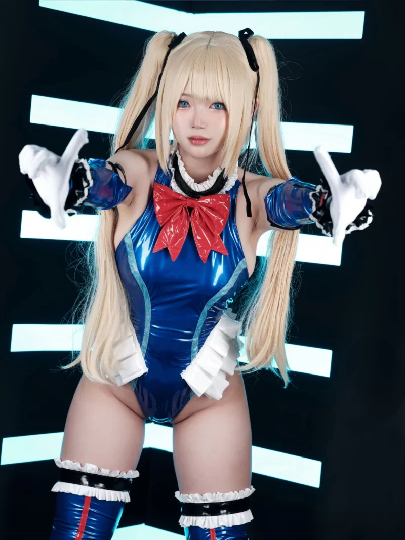 日韩coser ZinieQ Marie Rose [38P-107MB]【38P+107M】